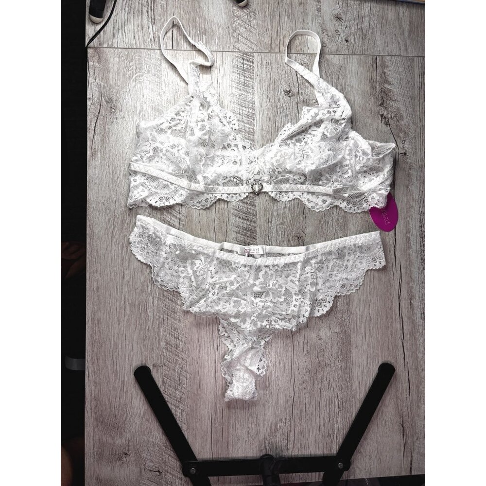 Gorgeous Sexy Lace Floral Bra and Panty Set XXL- SO PRETTY! AvidLove (1386) - Picture 2 of 4